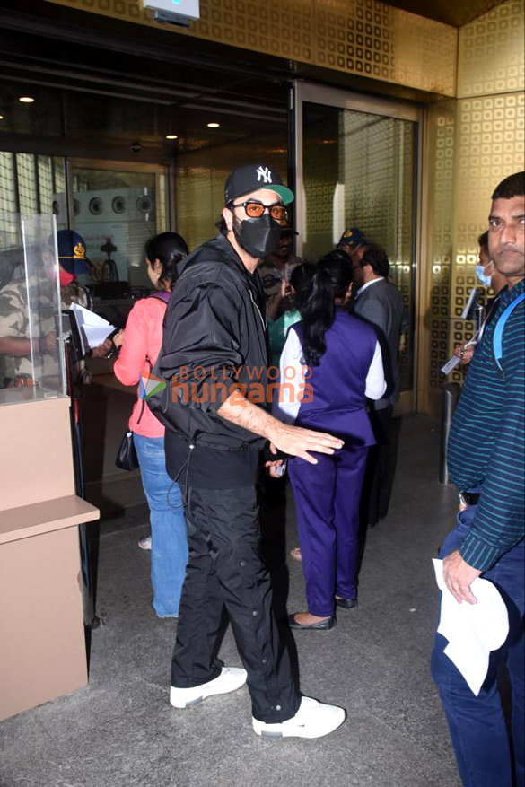 photos ranbir kapoor snapped at the airport 1 4