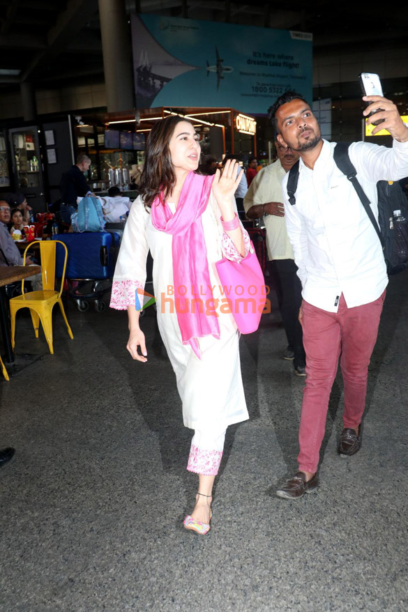 photos ranveer singh deepika padukone and others snapped at the airport 2 5