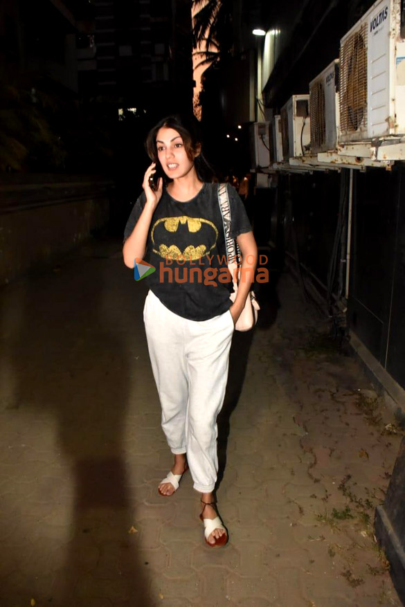 photos rhea chakraborty spotted at a salon in bandra 1 2