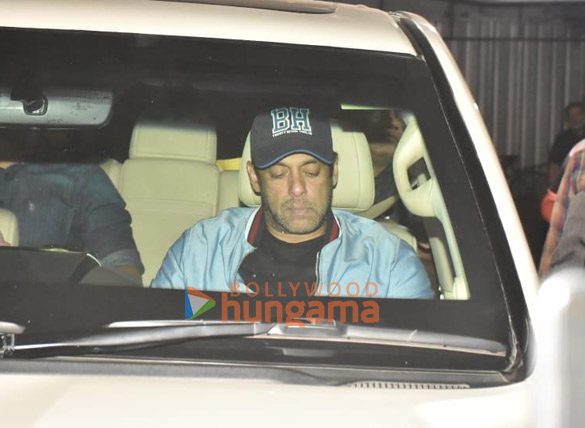 Photos: Salman Khan snapped at a cilnic in Bandra