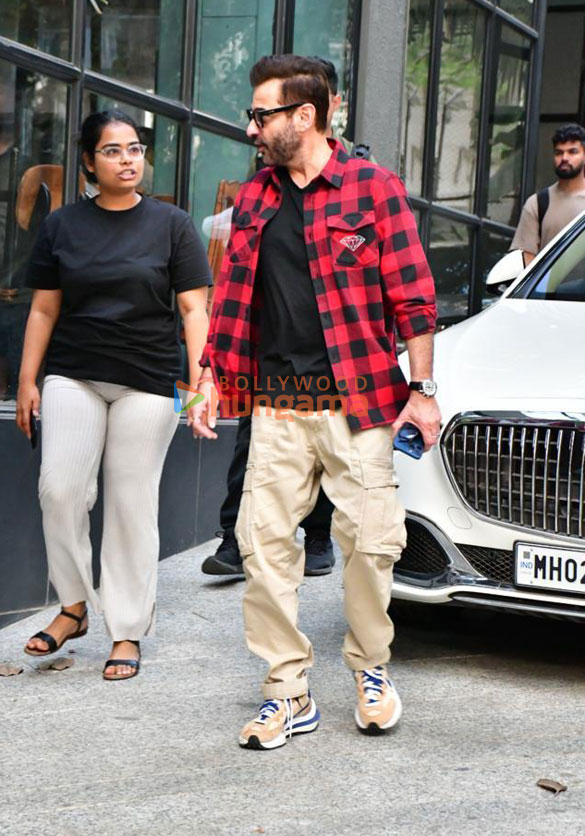 photos sanjay kapoor snapped at maddock office in santacruz 1