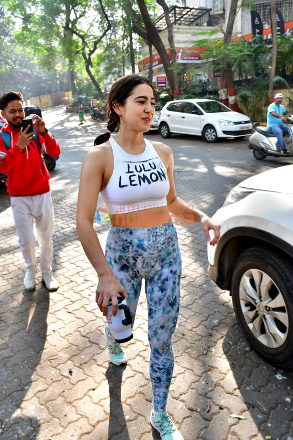 photos sara ali khan spotted post her workout 2 2