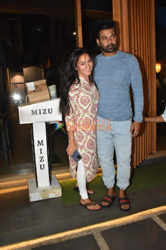 photos shabir ahluwalia and kanchi kaul snapped at mizu in bandra 2