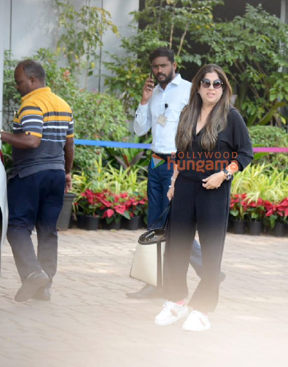 photos shahid kapoor mira kapoor karan johar and others spotted at kalina airport 3