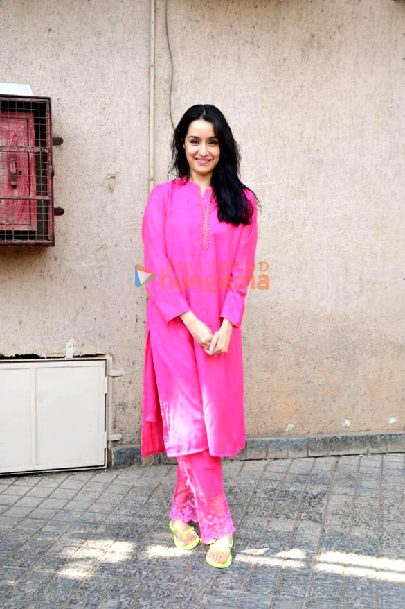 photos shraddha kapoor snapped at a dubbing studio in juhu 2 10