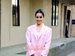 Photos: Shraddha Kapoor snapped post a shoot in Goregaon