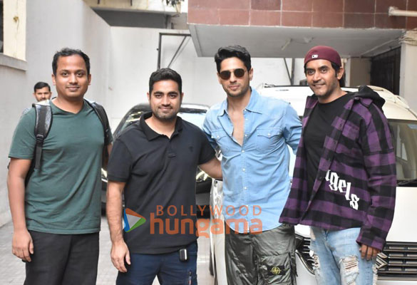 photos sidharth malhotra and shashank khaitan snapped at the dharma productions office 4