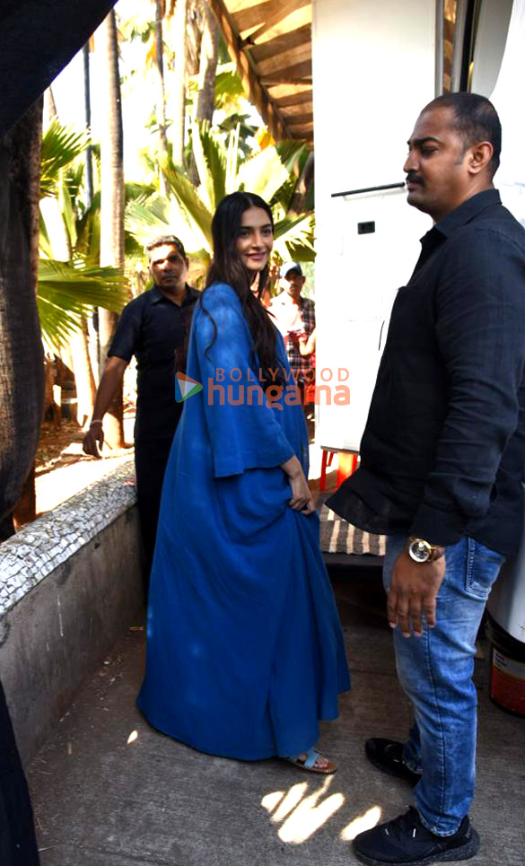 Photos: Sonam Kapoor Ahuja snapped in Mumbai