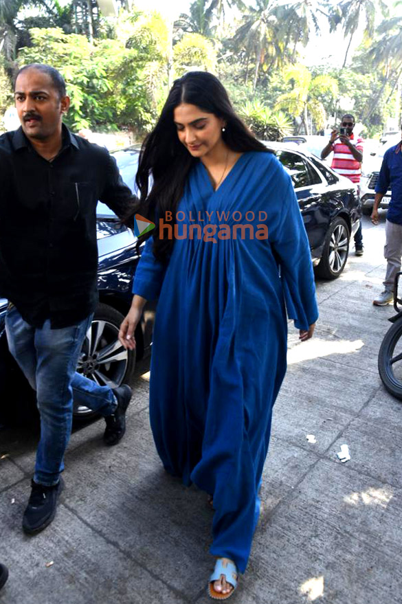 photos sonam kapoor ahuja snapped in mumbai 4