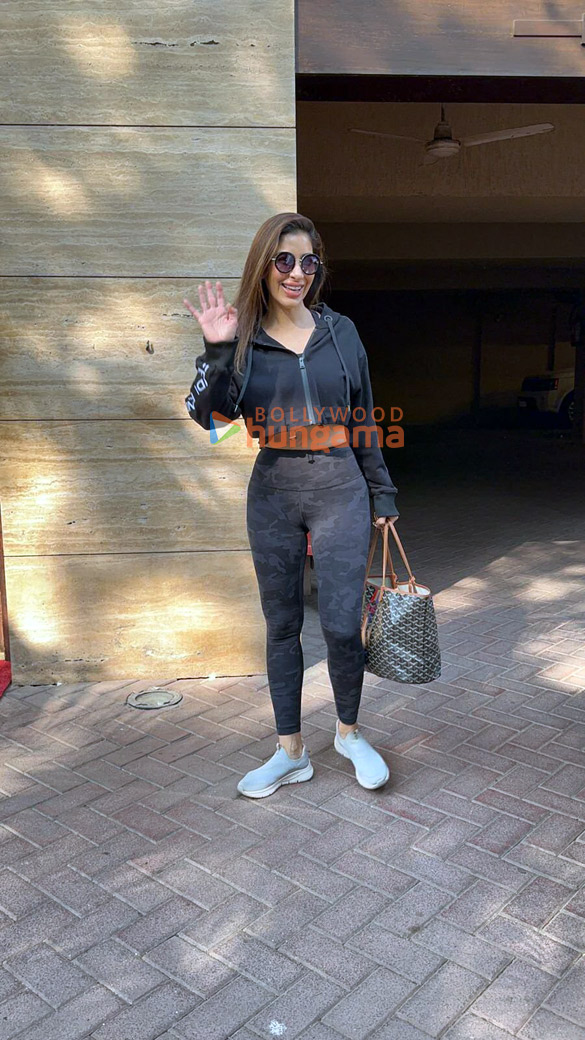 photos sophie choudry spotted in bandra 4 19