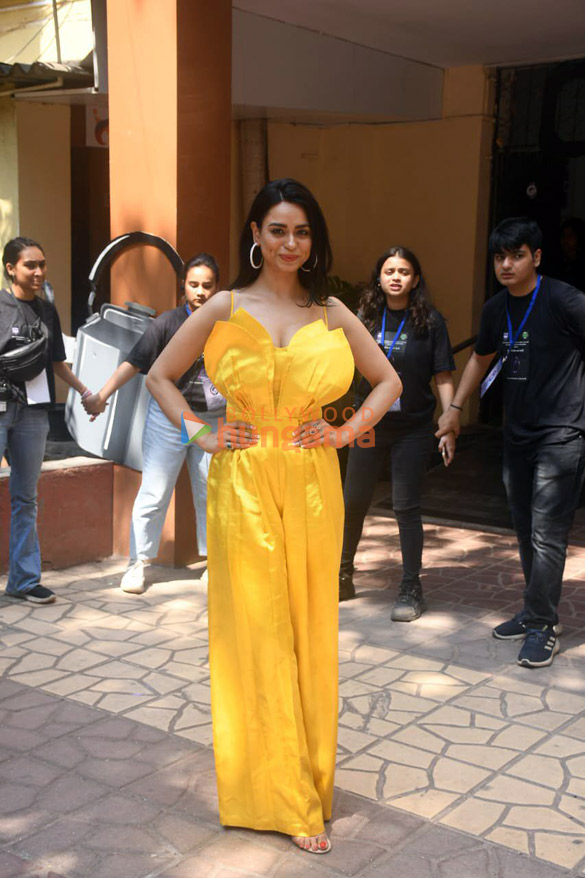 photos soundarya sharma spotted in bandra 1