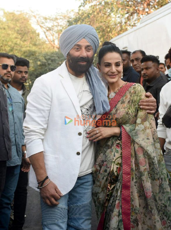 photos sunny deol and ameesha patel snapped promoting gadar 2 on the sets of bigg boss 16 3