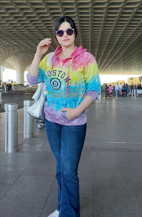 photos sunny leone zareen khan saif ali khan and others snapped at the airport 8