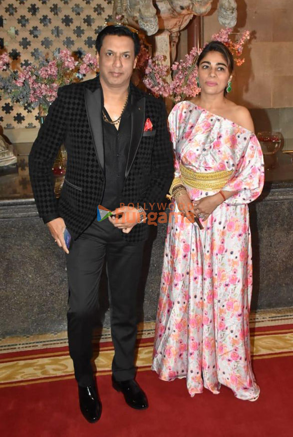 photos tusshar kapoor prasoon joshi and others snapped at ramesh s tauranis daughters wedding reception 022 1