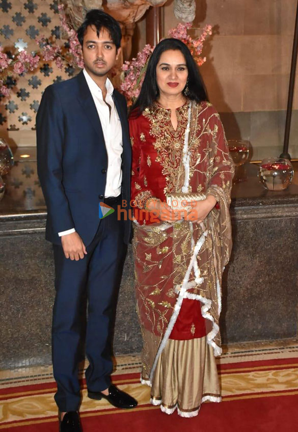 photos tusshar kapoor prasoon joshi and others snapped at ramesh s tauranis daughters wedding reception 022 2