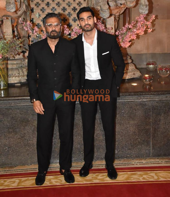 photos tusshar kapoor prasoon joshi and others snapped at ramesh s tauranis daughters wedding reception 022 3