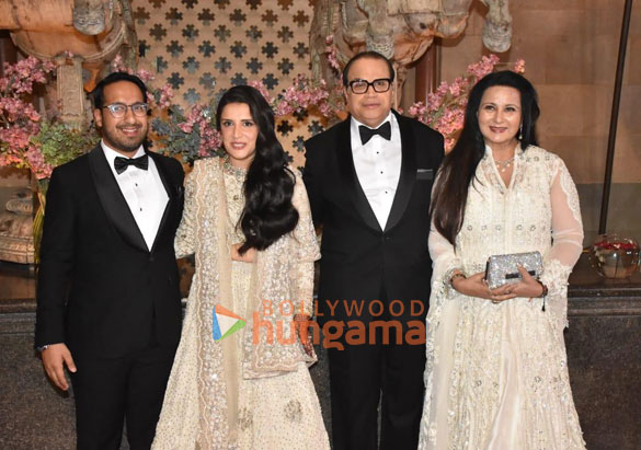 photos tusshar kapoor prasoon joshi and others snapped at ramesh s tauranis daughters wedding reception 02232 1