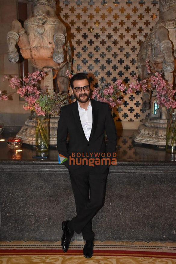 photos tusshar kapoor prasoon joshi and others snapped at ramesh s tauranis daughters wedding reception 0598 8