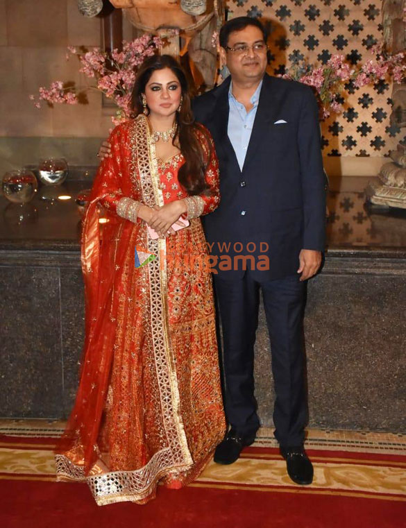photos tusshar kapoor prasoon joshi and others snapped at ramesh s tauranis daughters wedding reception 658 7
