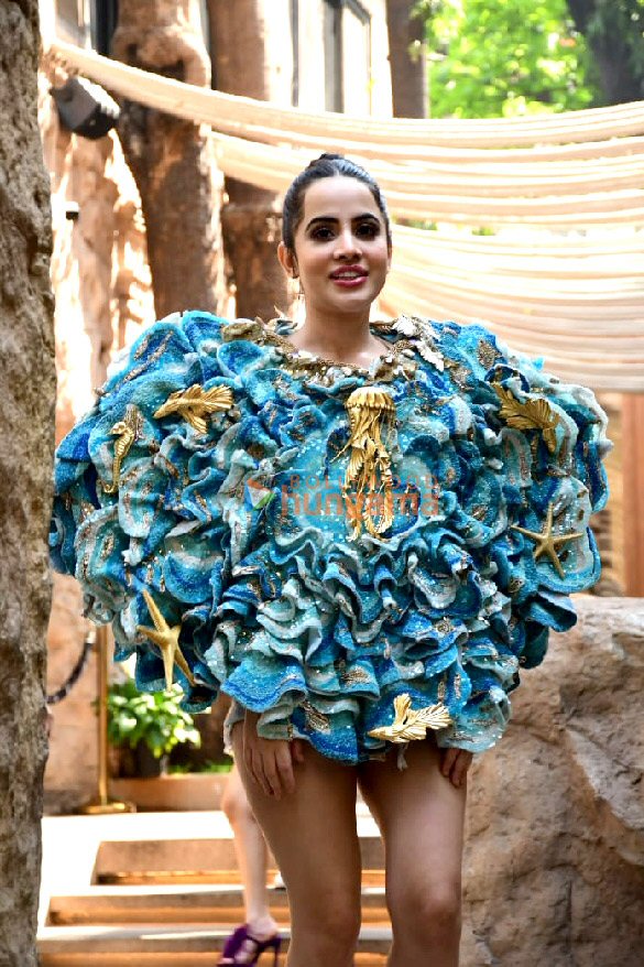 photos uorfi javed snapped in juhu 2 3