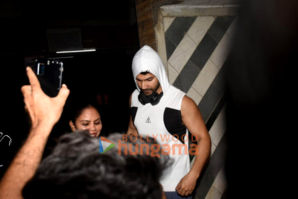 photos varun dhawan snapped at the gym in juhu 3 11