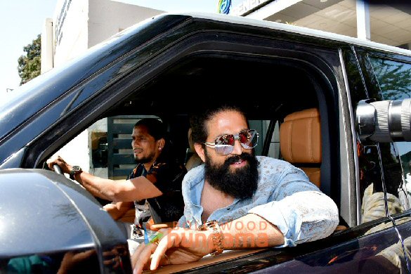 Photos: Yash spotted at Kalina airport | Parties & Events