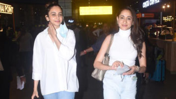 Rakul Preet Singh gets surrounded by fans as she gets clicked with Pragya Jaiswal