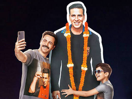 selfie movie review bollywood hungama