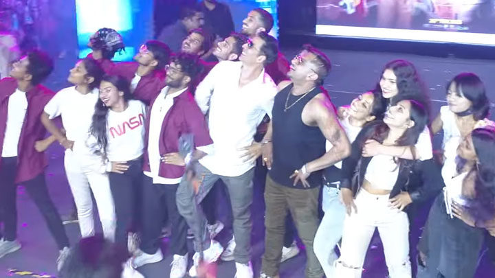 Selfiee | Selfiee hits Chandigarh | Akshay Kumar, Yo Yo Honey Singh | In cinemas 24 Feb Selfiee | Selfiee hits Chandigarh | Akshay Kumar, Yo Yo Honey Singh | In cinemas 24 Feb