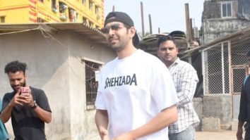 ‘Shehzada’ Kartik Aaryan’s fun chit-chat with paps is something you can’t afford to miss!
