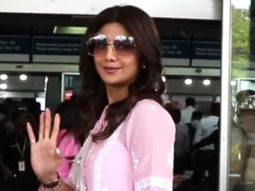 Shilpa Shetty gets clicked at the airport with husband Raj Kundra