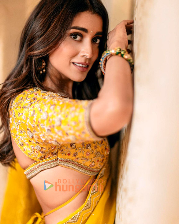 shriya saran 7 7