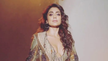 Shriya Saran makes us fall in love with her gorgeous smile
