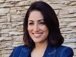 Yami Gautam poses for paps holding a poster with meaningful message