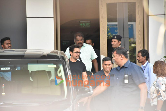 aamir khan spotted at kalina airport 3