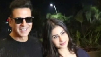 Akshay Kumar gets clicked with these lovely ladies at the airport