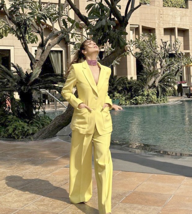 Malaika Arora in head-to-toe yellow pantsuit proves that why monotone pantsuits will always be cool