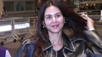 Paps talk to Sonam Bajwa in Marathi