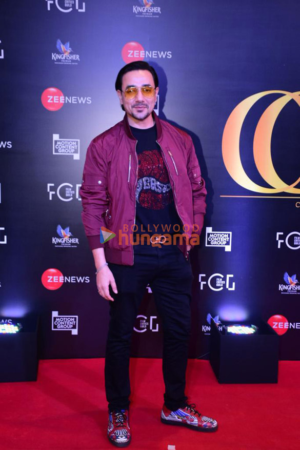 photos ajay devgn and other celebs grace red carpet of the 5th edition of critics choice awards 3