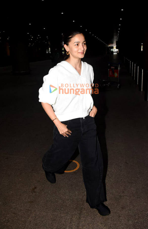 photos alia bhatt and rashmika mandanna snapped at the airport 6