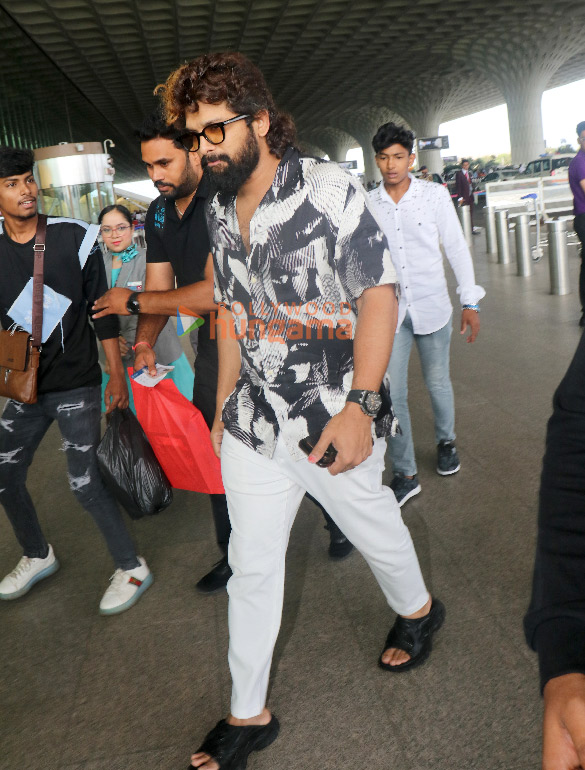 photos allu arjun arbaaz khan and tanishaa mukerji snapped at the airport 4