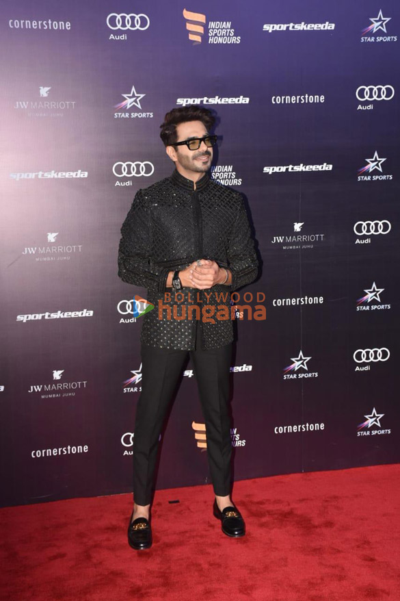 photos anushka sharma virat kohli and others grace the red carpet of 4th edition indian sports honours 4