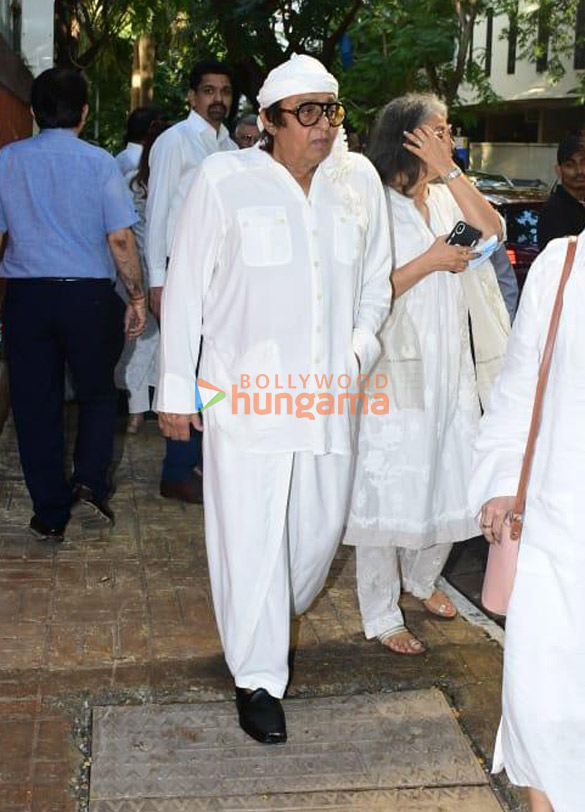 photos celebs attend kishor bajajs prayer meet 19