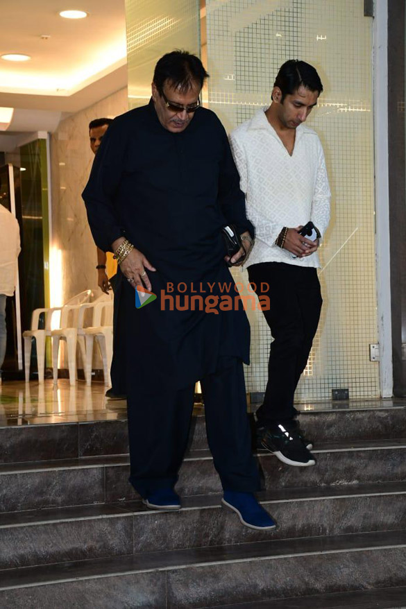 photos celebs attend kishor bajajs prayer meet 5