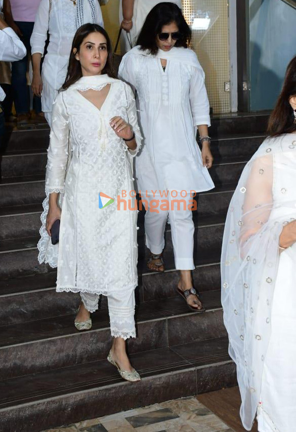photos celebs attend kishor bajajs prayer meet 8