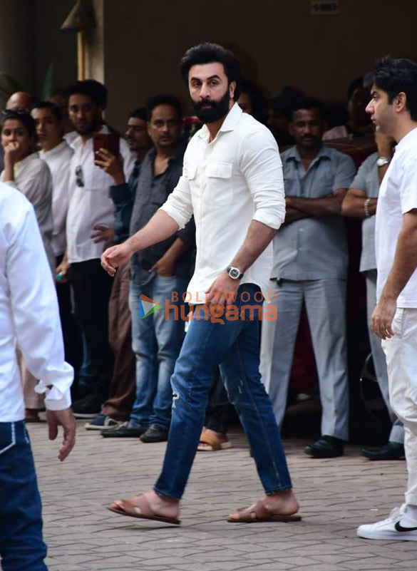 photos celebs attend satish kaushiks funeral 77 6