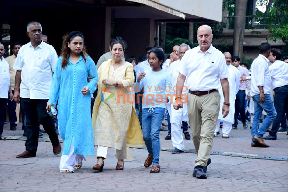 photos celebs attend prayer meet of late actor satish kaushik 11
