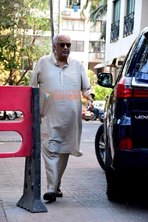 photos celebs attend prayer meet of late actor satish kaushik 17