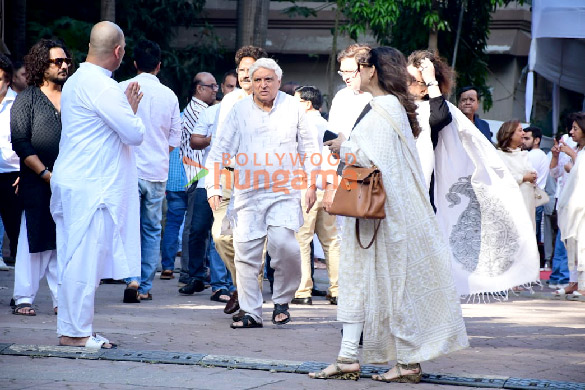 photos celebs attend prayer meet of late actor satish kaushik 19