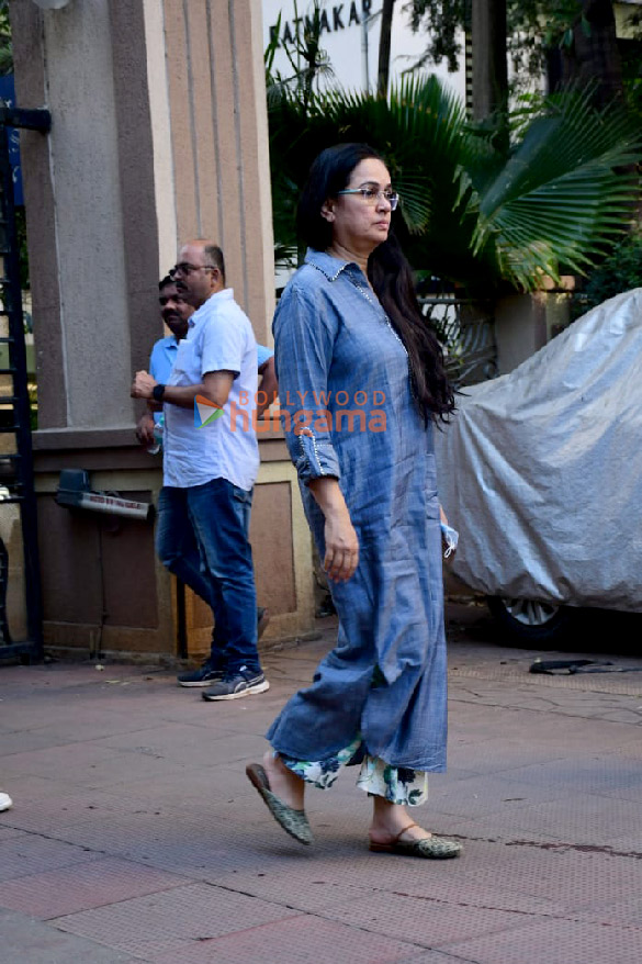 photos celebs attend prayer meet of late actor satish kaushik 5
